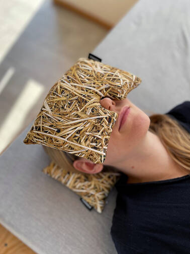 STRAW - relaxation set / weighted eye mask & pillow